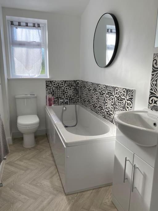 South Cottage - Garden, Views, Parking, Dogs, Cheshire, Walks, Family Adlington Екстериор снимка